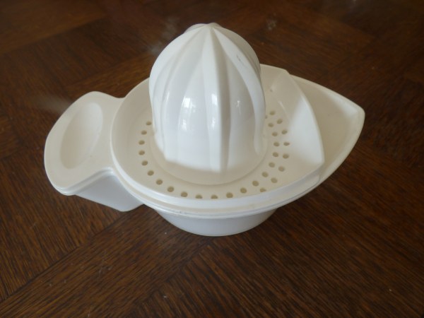 Presse agrume en plastique