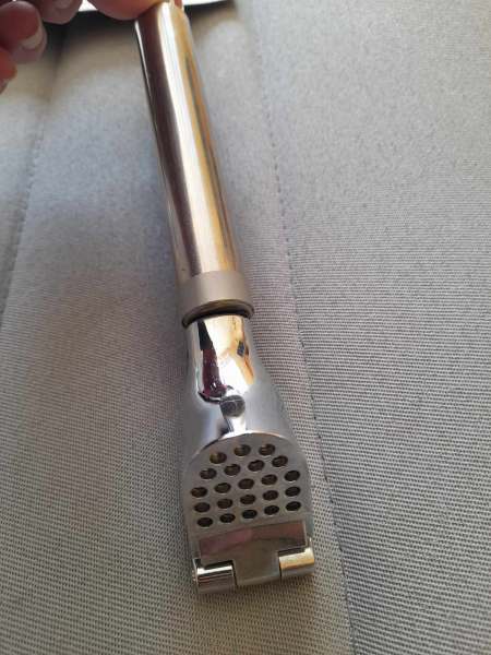 Vente Presse ail double fonction , avec grattoir