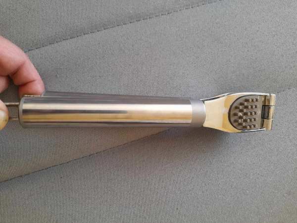 Annonce Presse ail double fonction , avec grattoir