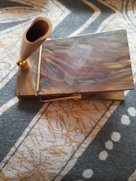 Annonce Presse papier porte stylo effet marbr&eacute;
