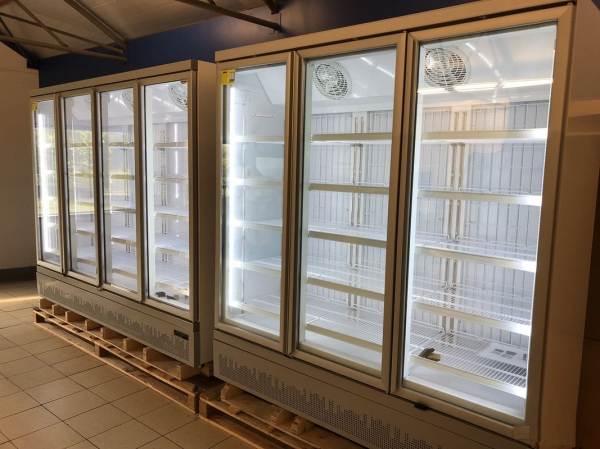 Prix ttc vitrine r&eacute;frig&eacute;r&eacute;e murale 3 portes livr&eacute;e pas cher