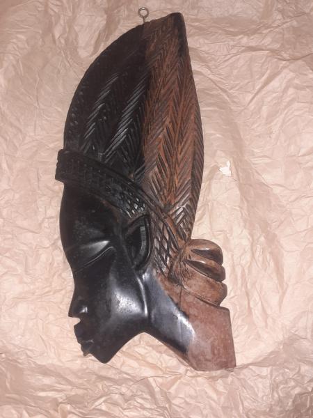 Profil en bois sculpt&eacute;-personnage ethnique femme