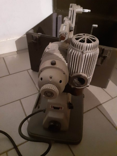 Projecteur de film cinéma 16 mm modèle bell &amp;  pas cher