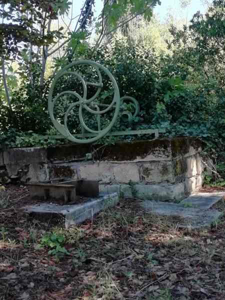 Puits en pierre 500x150 avec pompe manuelle gillet pas cher