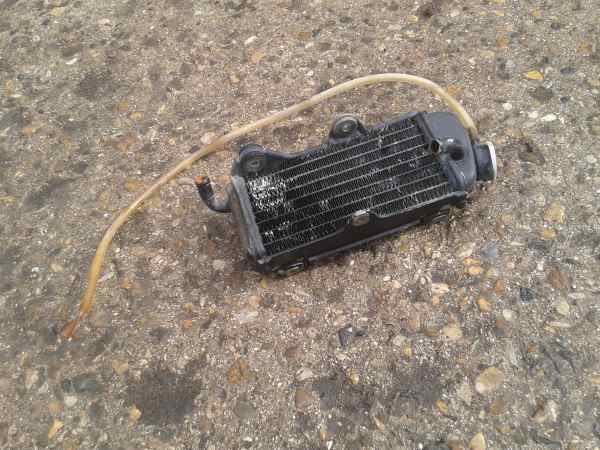 Annonce Radiateur droit yamaha 125 yz 1984