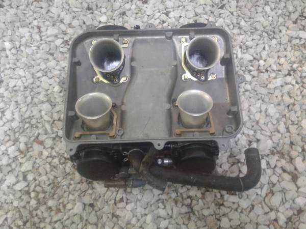 Annonce Rampe carburateur honda 750 vfr 1993