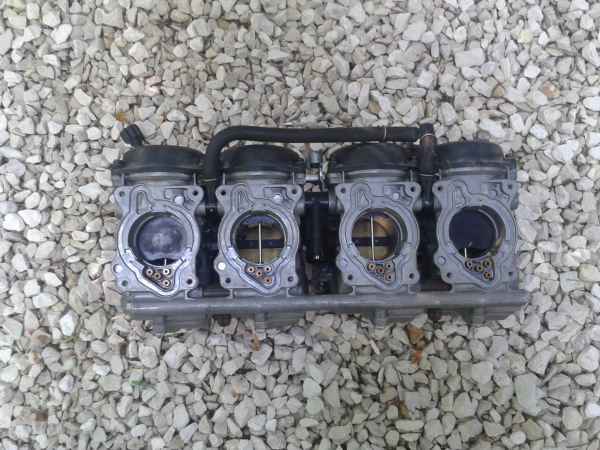 Annonce Rampe carburateur honda 900 cbr 1996