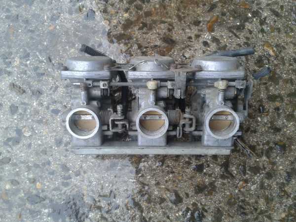 Rampe carburateur suzuki 750 gt 1976