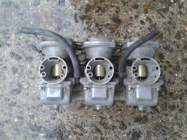 Annonce Rampe carburateur suzuki 750 gt 1976