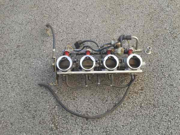 Vente Rampe inj&eacute;ction suzuki 750 gsxr srad 2000