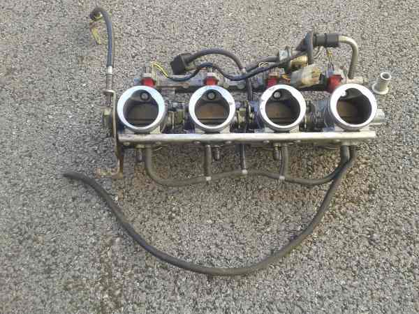 Annonce Rampe inj&eacute;ction suzuki 750 gsxr srad 2000