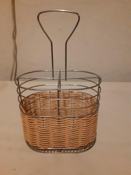 Range couvert m&eacute;tal et osier