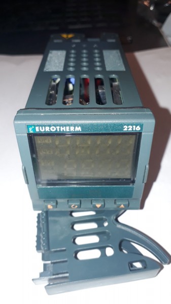 Regulateur de temperature eurotherm 2216