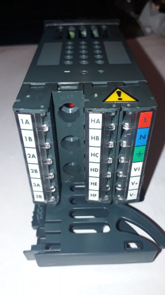 Regulateur de temperature eurotherm 2216 pas cher