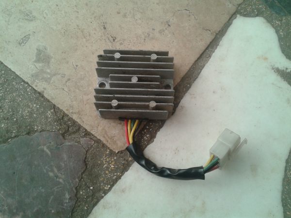 Régulateur honda 125 mtx 1987