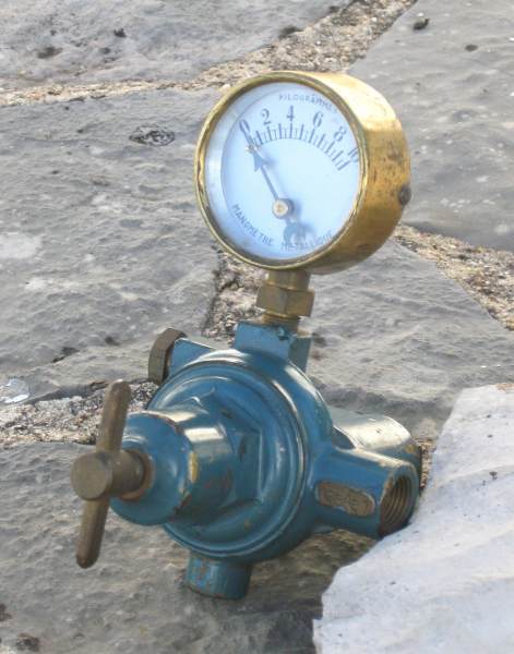 R&eacute;gulateur oror et manom&egrave;tre vintages pas cher