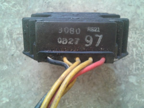 R&eacute;gulateur  suzuki 650 drs 1993