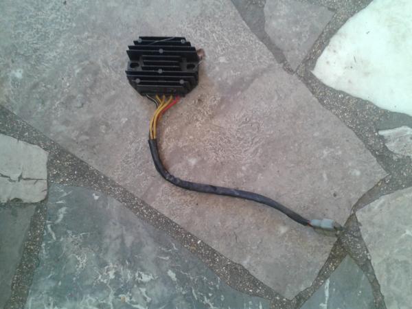 Vente R&eacute;gulateur  suzuki 650 drs 1993