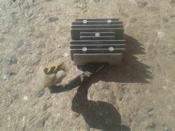 Vente R&eacute;gulateur yamaha 400 rd 1977