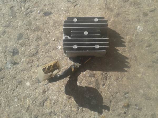 R&eacute;gulateur yamaha 400 rd 1977