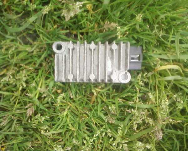 Regulateur yamaha 600 t&eacute;n&eacute;r&eacute; 1989 3aj