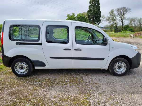 Vente Renault kangoo 2018 double cabine 136.300km 1.5dci