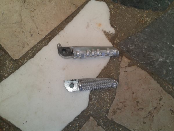 Repose pieds  avd et ard  yamaha 900 mt09 2018