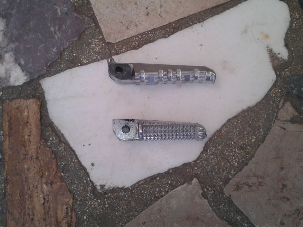 Annonce Repose pieds  avd et ard  yamaha 900 mt09 2018