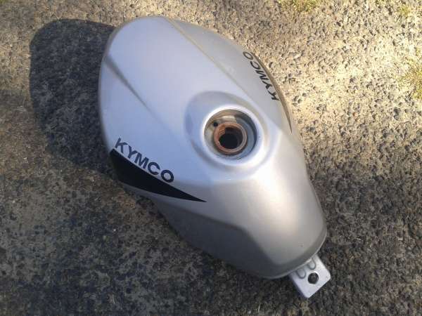 Annonce Réservoir kimko 125 quanon 2012