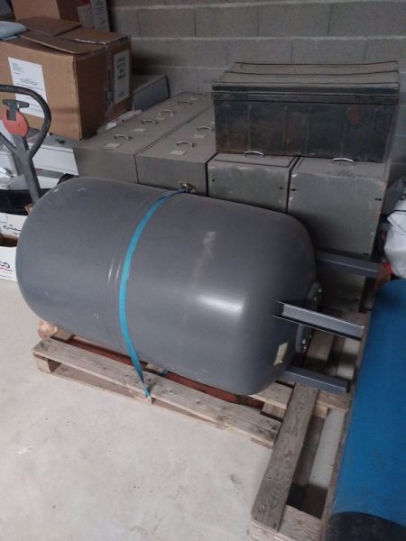 R&eacute;servoir sous pression vertical