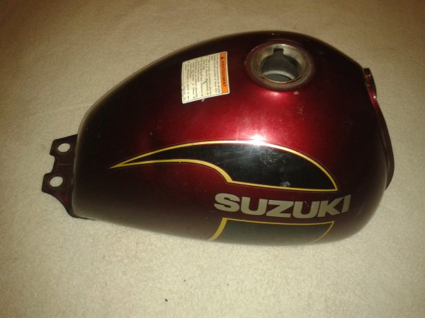Réservoir suzuki 125 gn 2001 pas cher