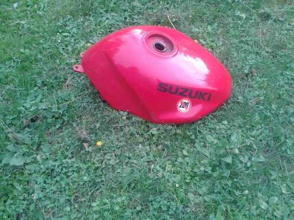 Vente R&eacute;servoir suzuki 600 rf 1993