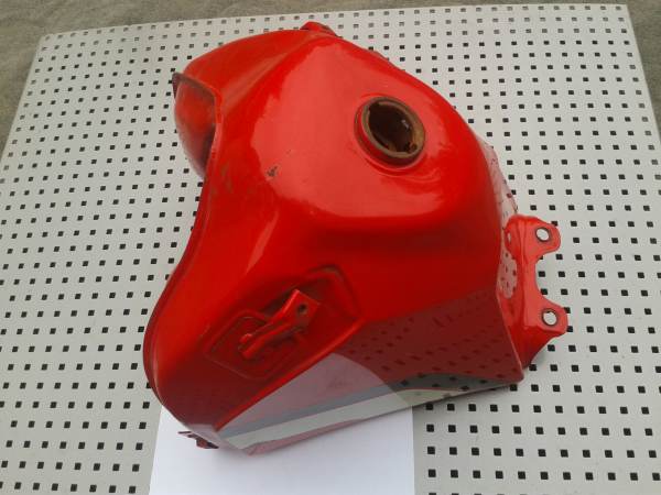 Annonce R&eacute;servoir suzuki 650 dr 1991