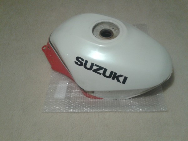 R&eacute;servoir suzuki 750 gsxf 1990 pas cher