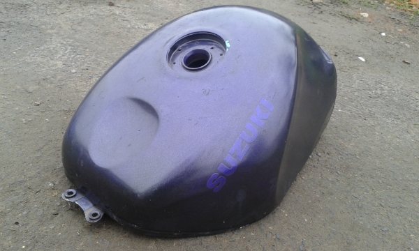 Réservoir suzuki 750 gsxr srad 2000