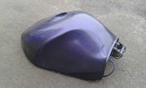 Réservoir suzuki 750 gsxr srad 2000 pas cher