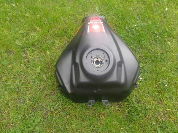 Vente R&eacute;servoir suzuki 750 gsxs 2021