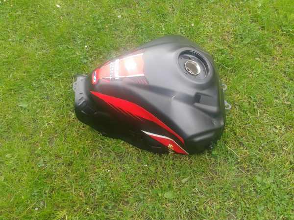 Annonce R&eacute;servoir suzuki 750 gsxs 2021