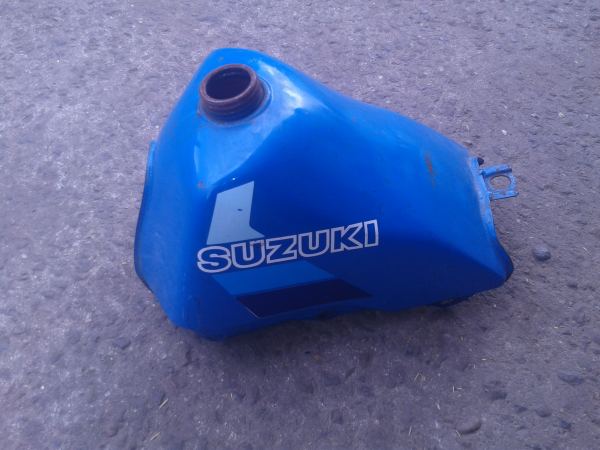 Vente R&eacute;servoir suzuki 80 rhx 1989
