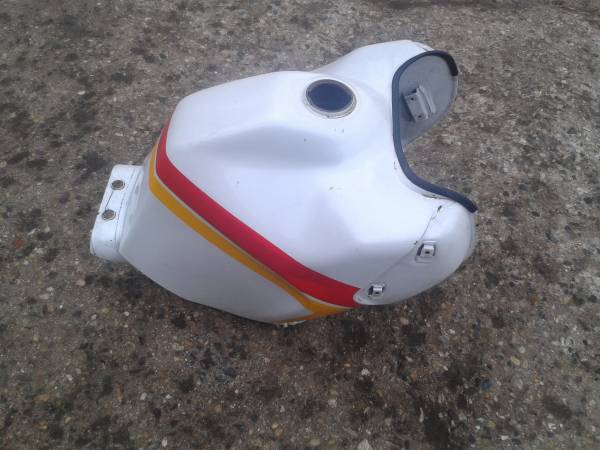 Réservoir yamaha 750 super ténéré 1989 pas cher