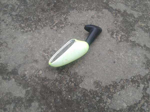 Annonce R&eacute;troviseur droit yamaha 600 r6 2000