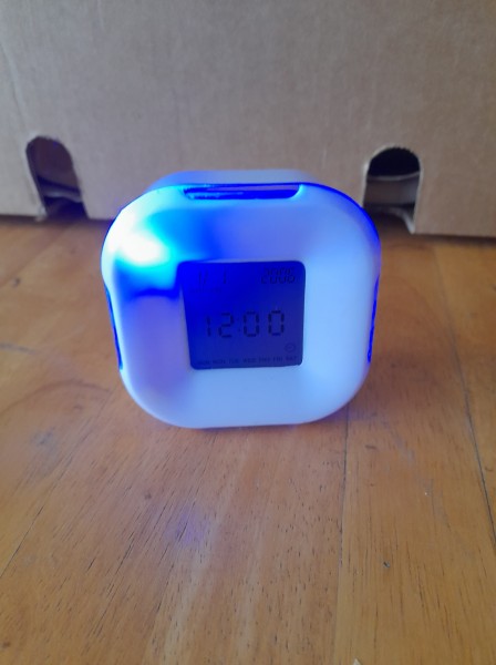 Réveil à piles led blanc