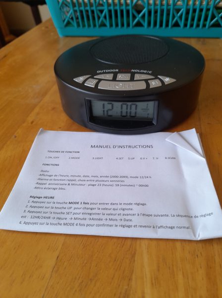 R&eacute;veil-radio design hightech multifonction atlas