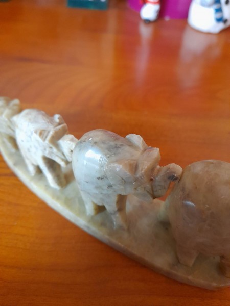 Ribambelles de 4 &eacute;l&eacute;phants en pierre pas cher