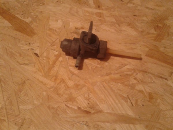 Vente Robinet d éssence honda 600 xlm 1986