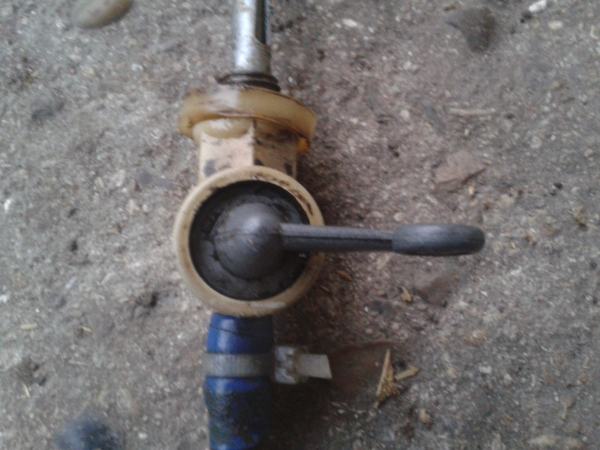 Robinet d éssence  ossa 250 super pionieer 1973