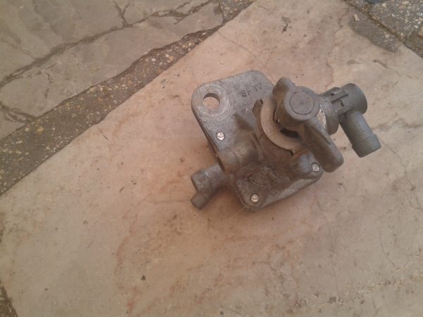 Robinet d &eacute;ssence suzuki 500 gse 1994