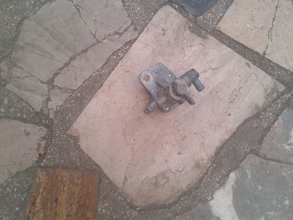 Annonce Robinet d &eacute;ssence suzuki 500 gse 1994