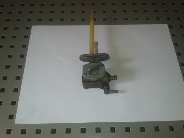 Robinet d éssence suzuki 650 drse 1993