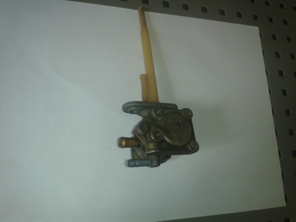 Annonce Robinet d éssence suzuki 650 drse 1993